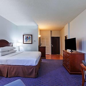 Deluxe Corner King Room